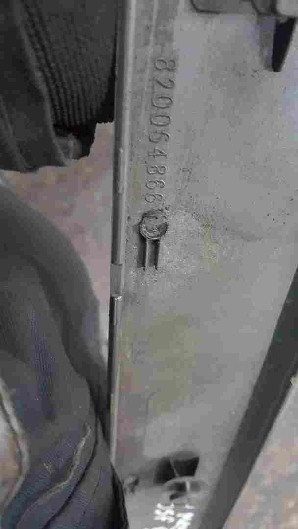 Thumb 2 Renault Megane 2002-2008 Drivers OSF Front Door Moulding Silver Grey 5dr