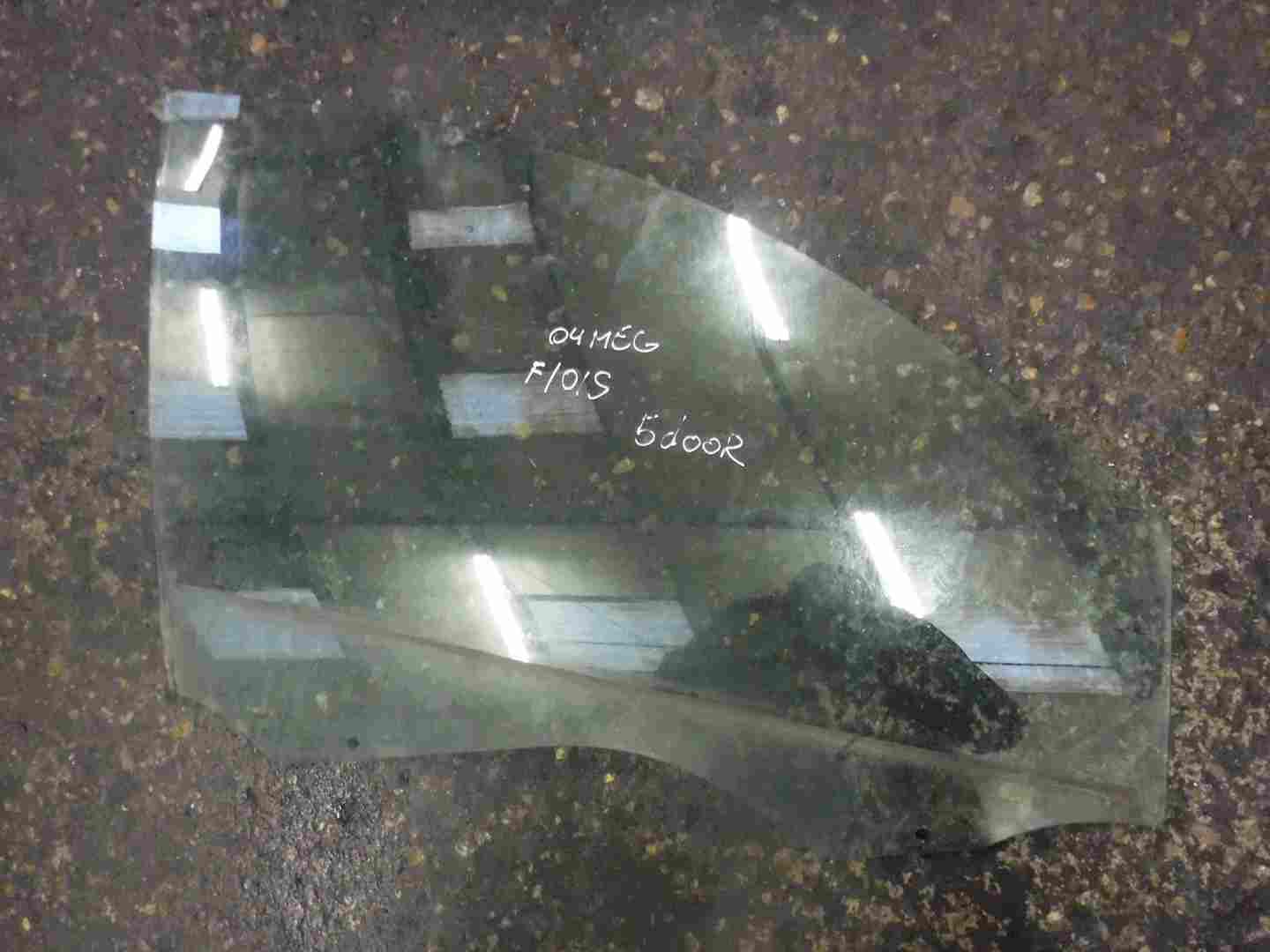 Renault Megane 2002-2008 Drivers OSF Front Window Glass 5DR