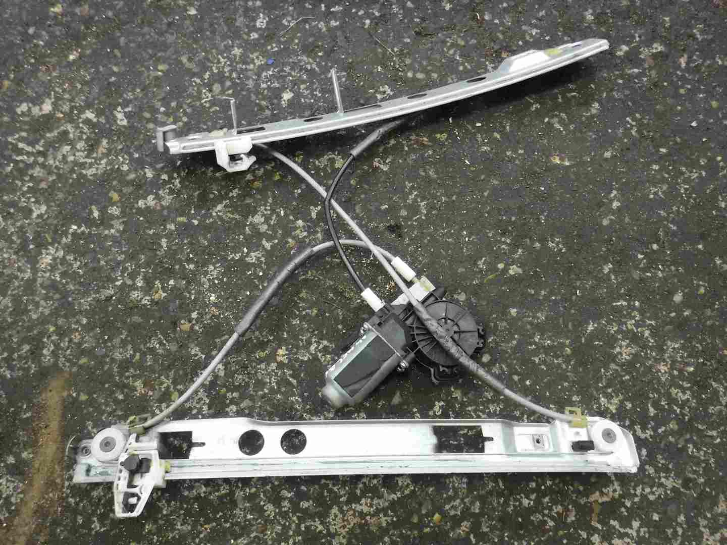 Renault Megane 2002-2008 Drivers OSF Front Window Motor Regulator 2 pin 5dr