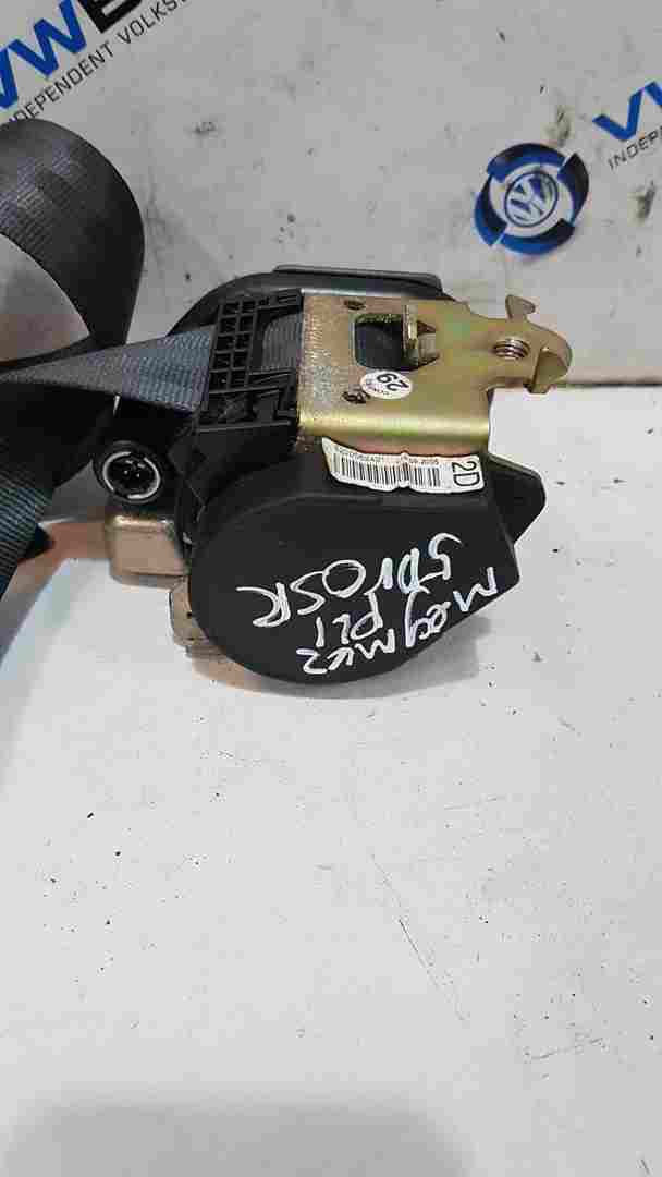 Thumb 5 Renault Megane 2002-2008 Drivers OSR Rear Seatbelt Hatchback 5Dr 8200562491