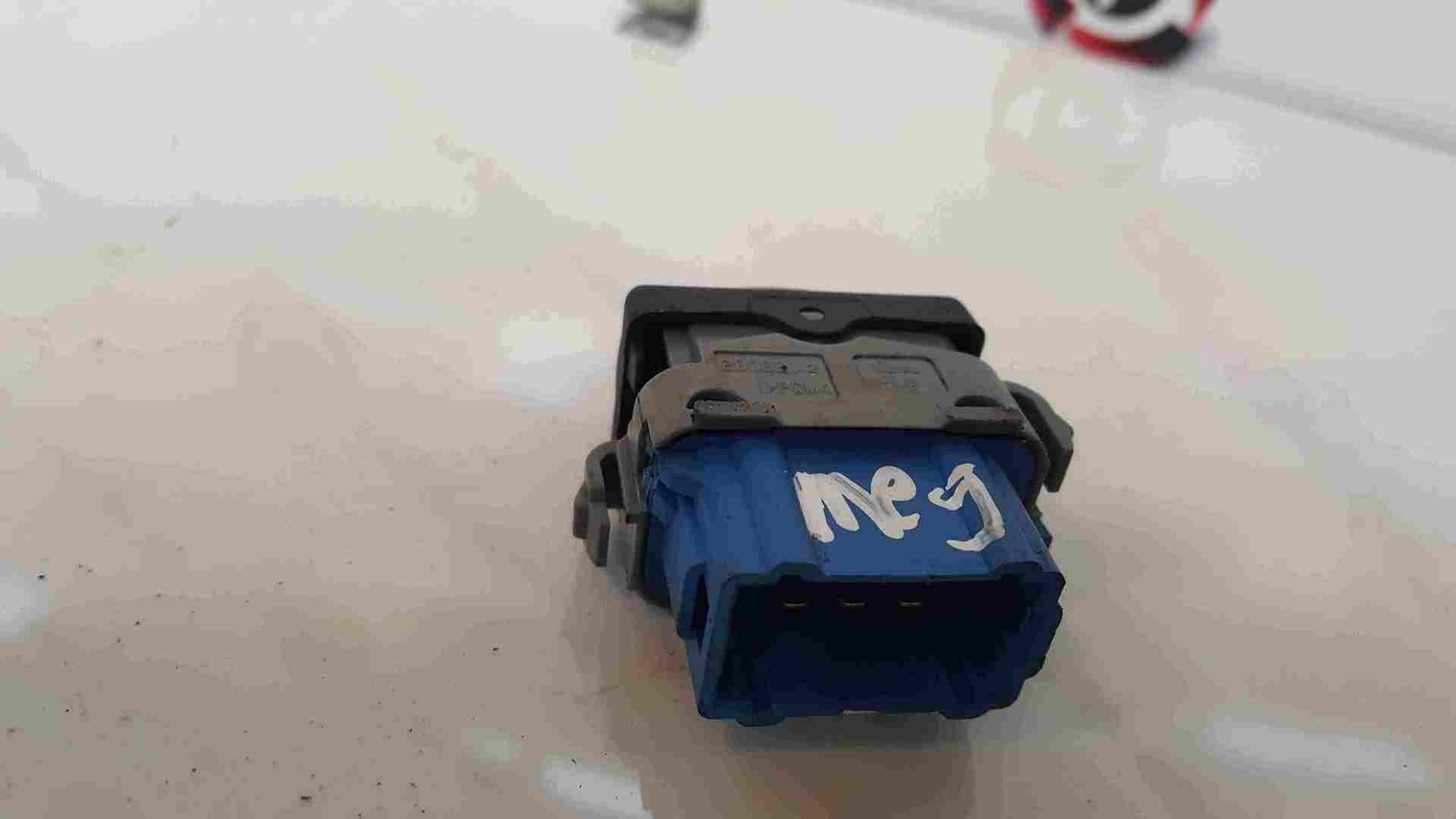 Thumb 2 Renault Megane 2002-2008 Parking Reversing Sensor Button Switch