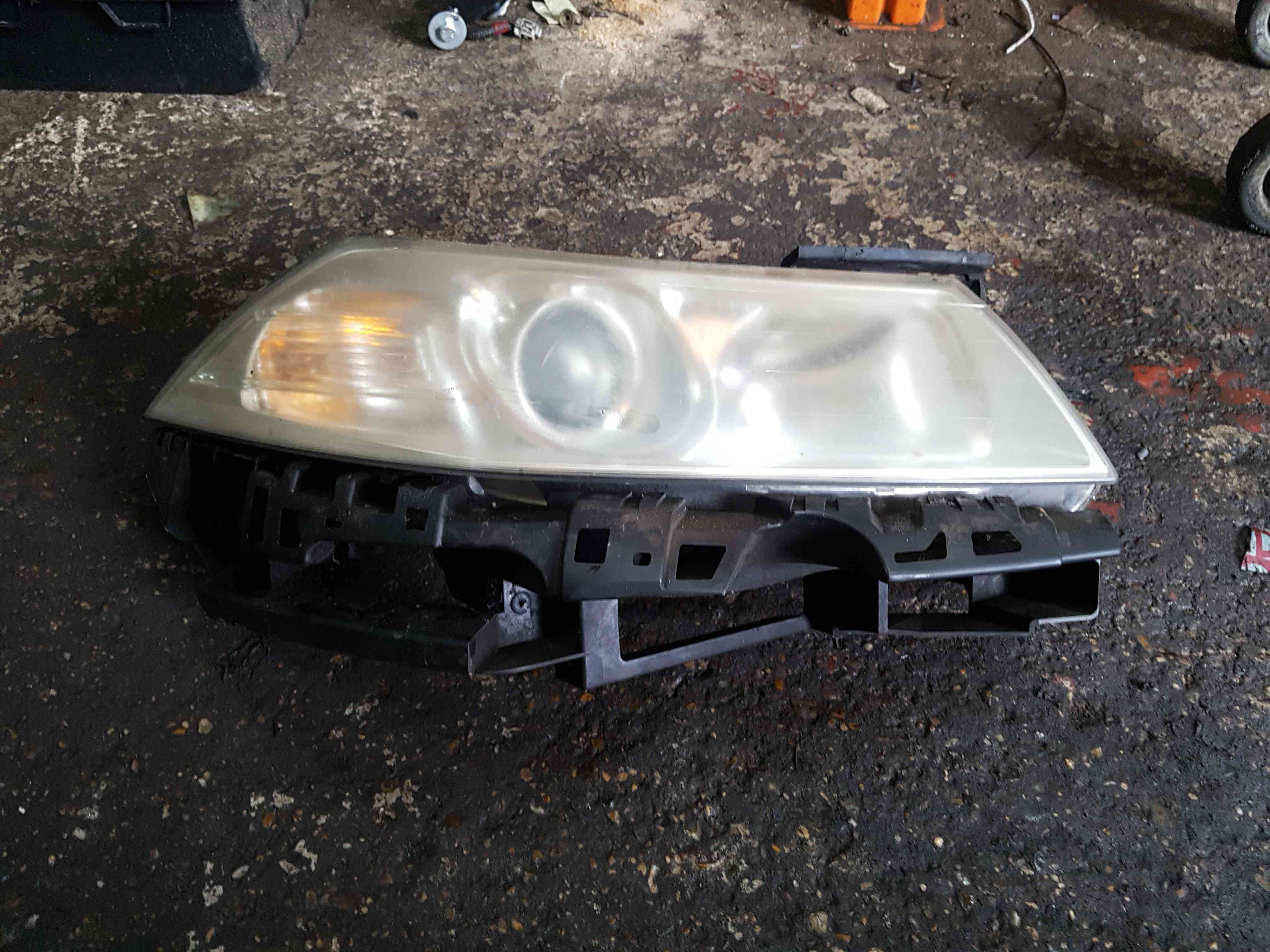 Thumb 7 Renault Megane 2006-2008 Drivers OSF Front Headlight Facelift Cloudy 8200412745