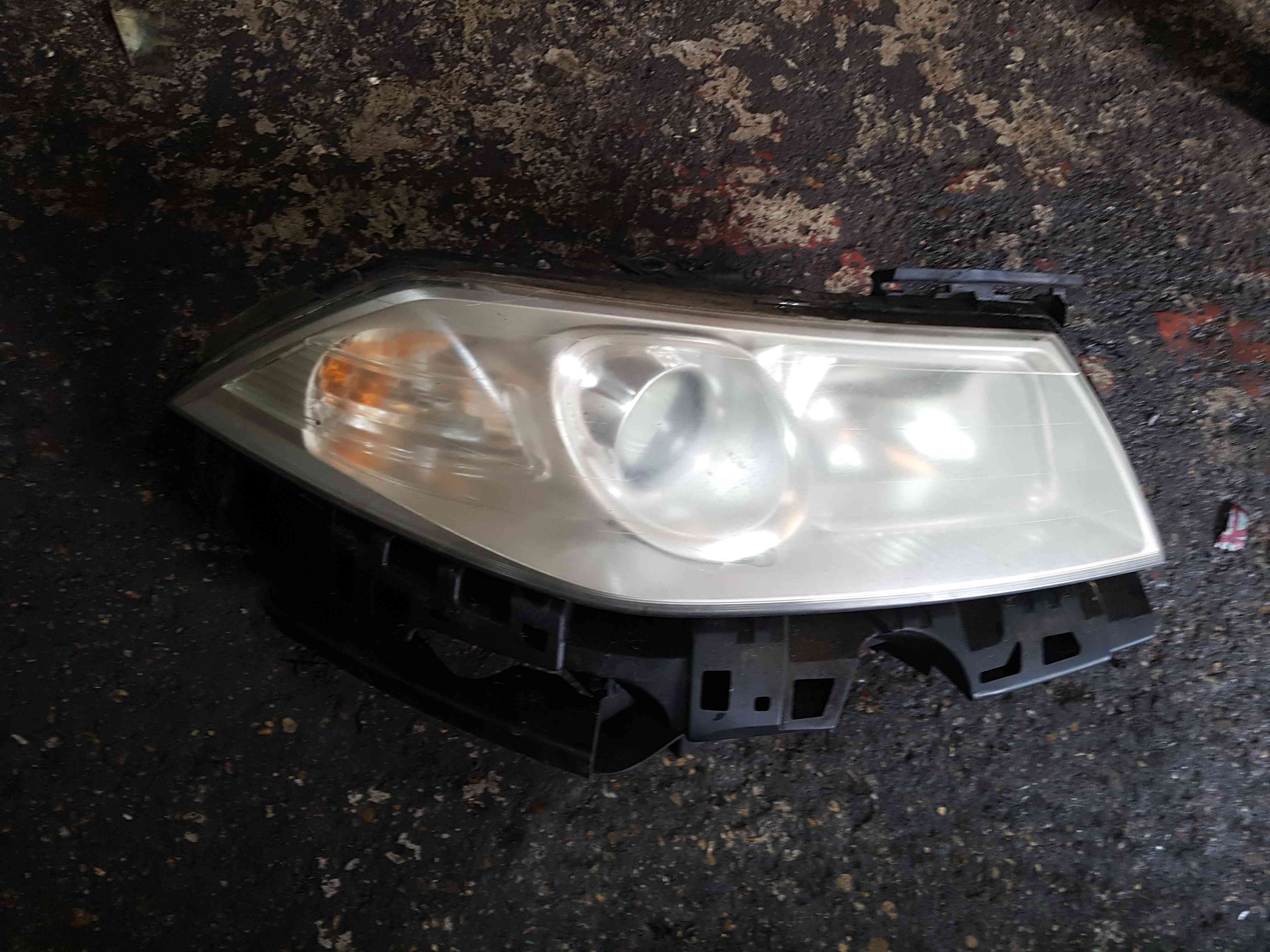 Thumb 8 Renault Megane 2006-2008 Drivers OSF Front Headlight Facelift Cloudy 8200412745