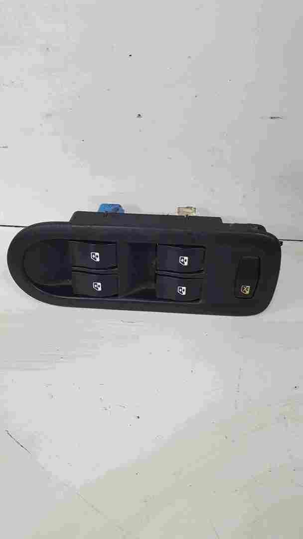 Thumb 2 Renault Megane Convertible 2002-2008 Drivers OSF Front Window Switch Panel