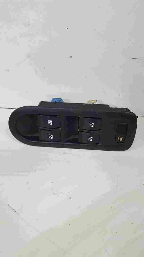 Thumb 3 Renault Megane Convertible 2002-2008 Drivers OSF Front Window Switch Panel
