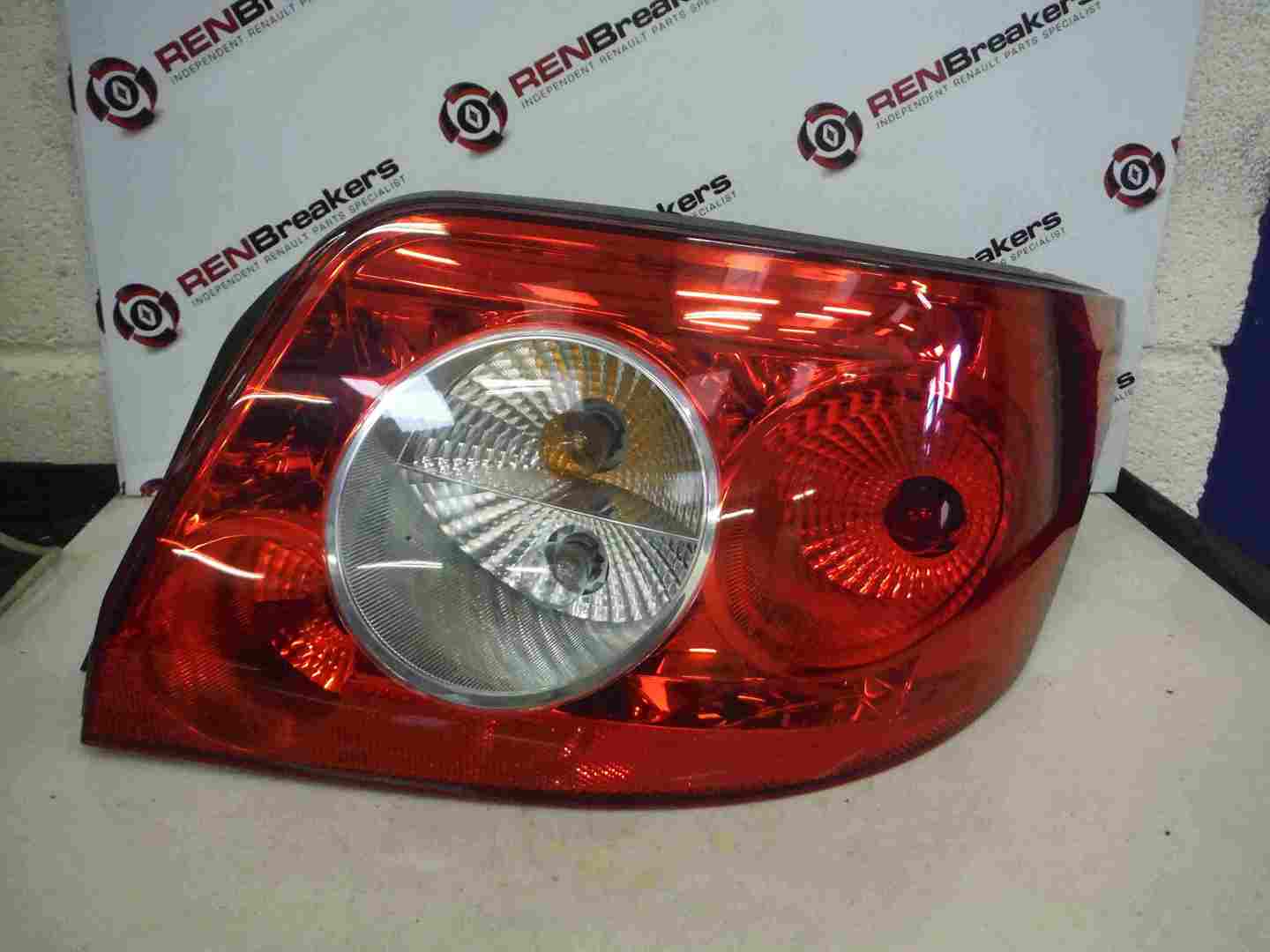 Renault Megane Convertible 2002-2008 Drivers OSR Rear Light Lamp Lens 8200142687