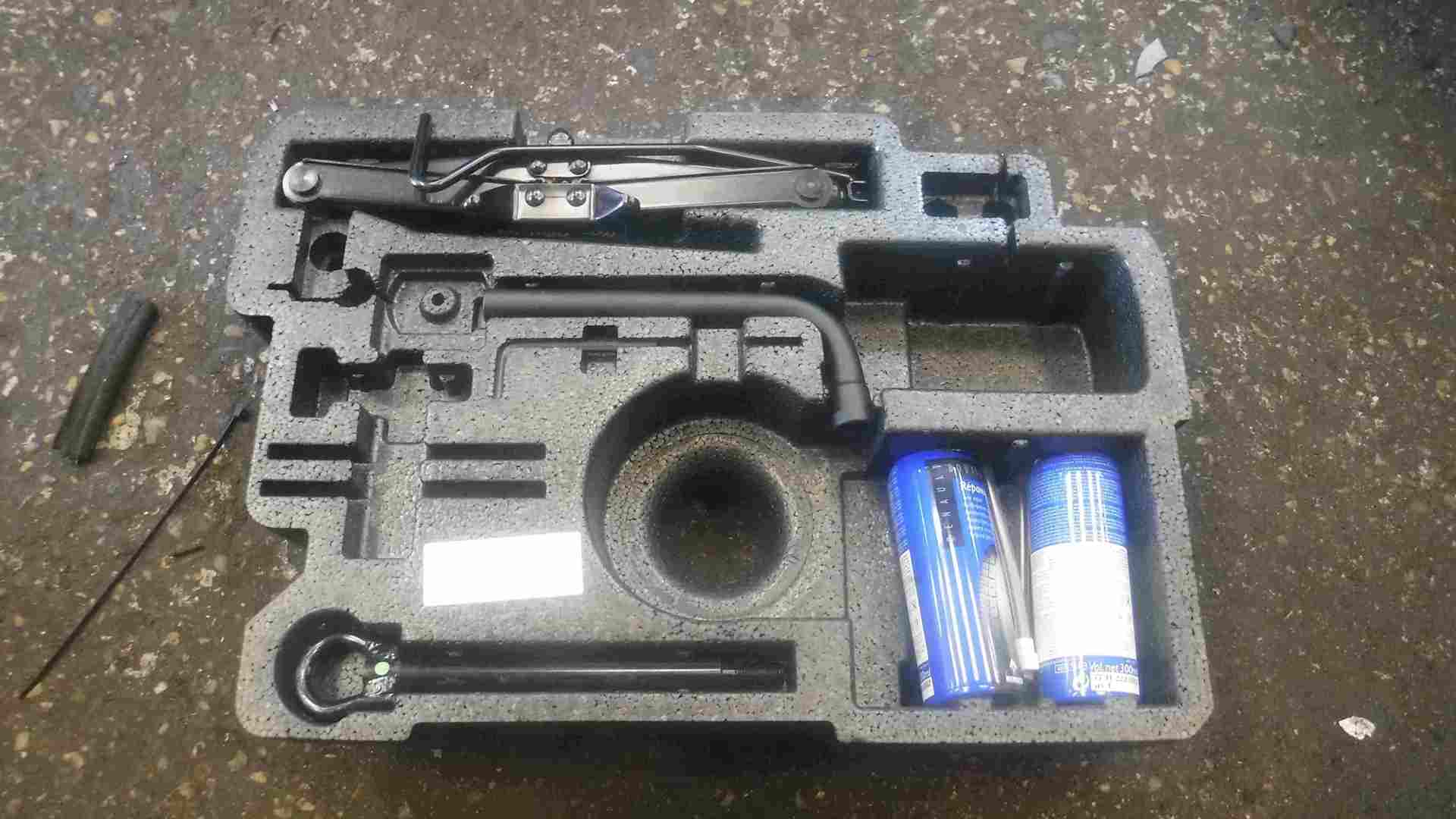 Renault Megane Convertible 2002-2008 Spare Wheel Jack Set + Tyre Foam