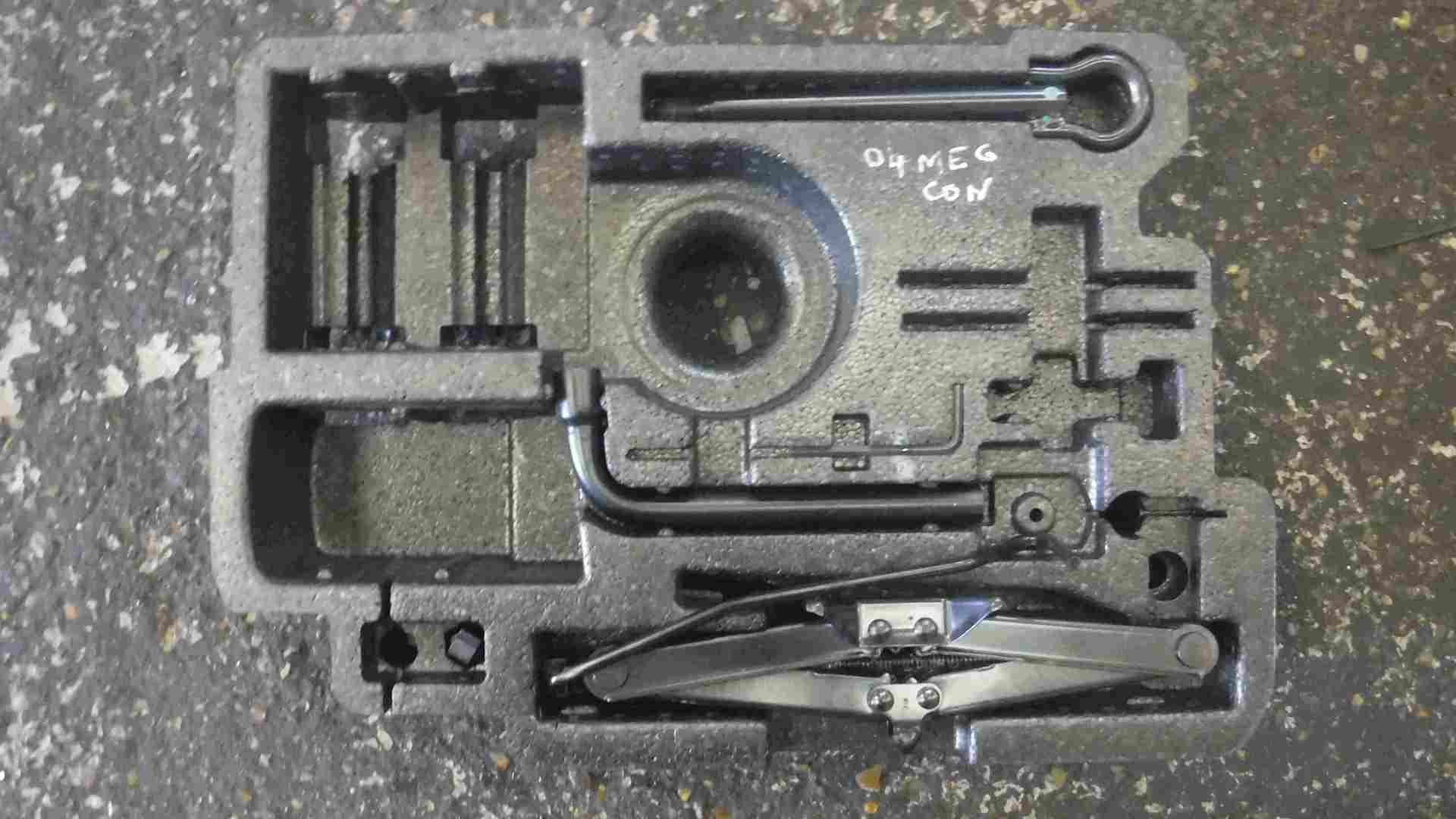 Renault Megane Convertible 2002-2008 Tool Kit Jack Set 8200280582