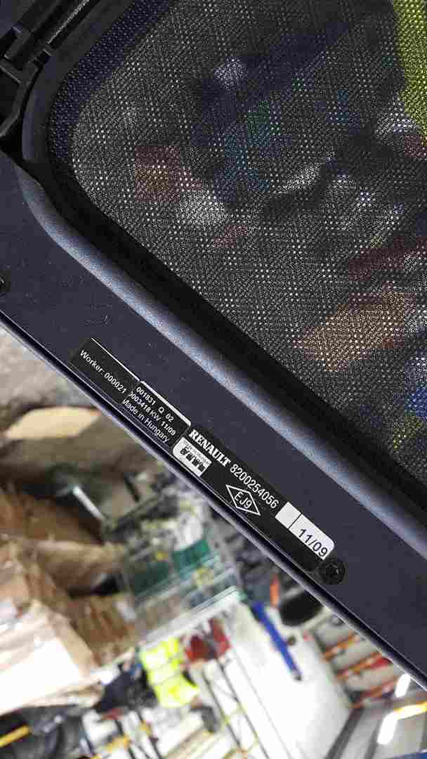 Thumb 2 Renault Megane Convertible 2002-2008 Wind Deflector Behind Seats Blind