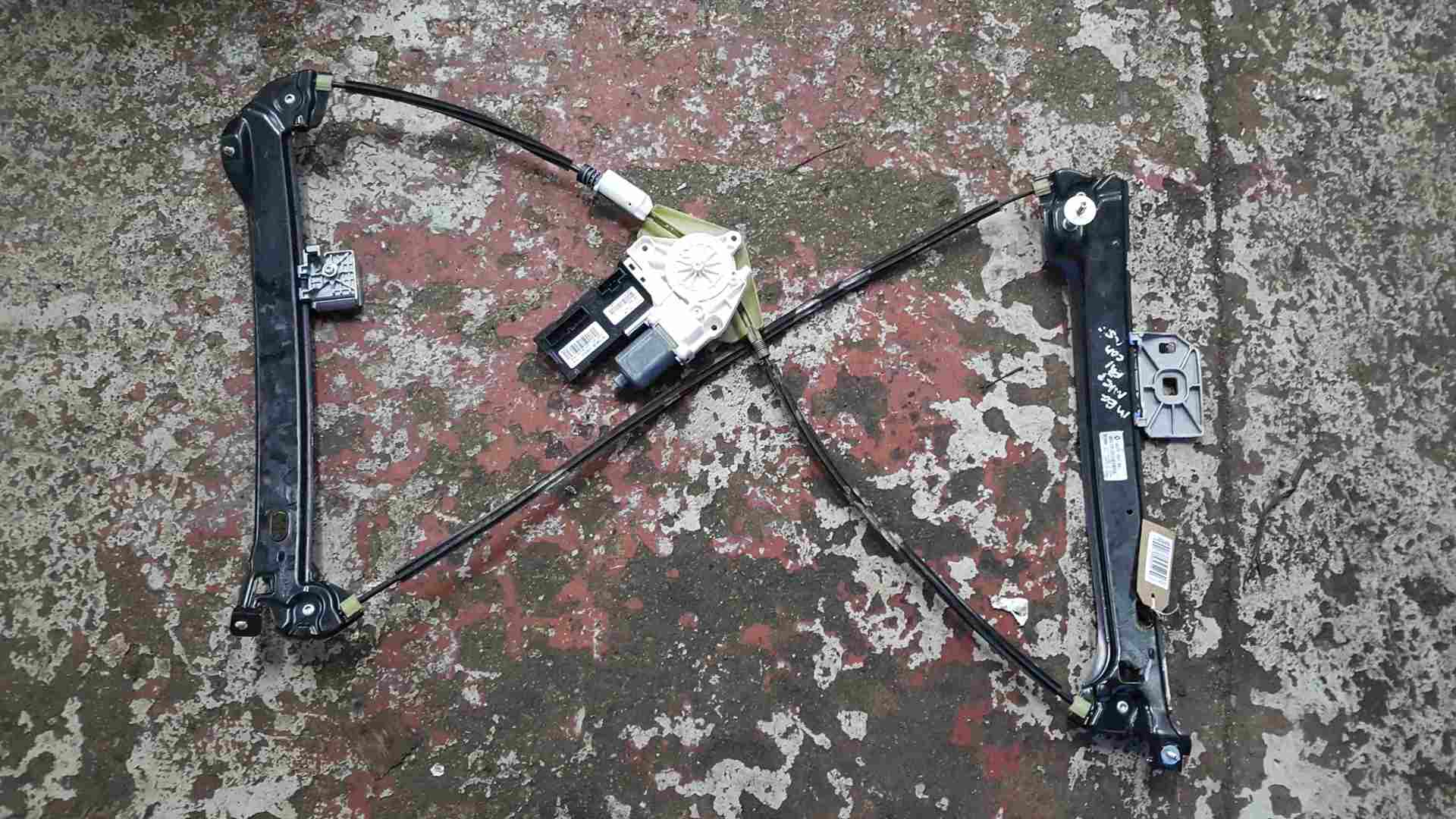 Thumb 3 Renault Megane Convertible MK3 2008-2014 Passenger Front Window Motor Regulator