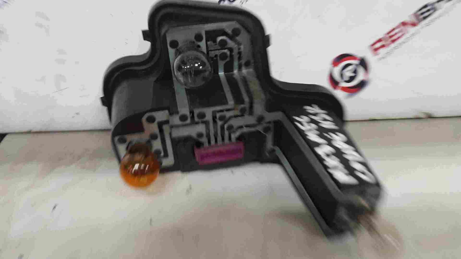 Thumb 3 Renault Megane Coupe MK3 2008-2014 Passenger NSR Rear Light Bulb Holder