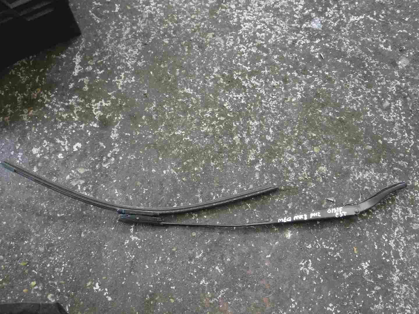 Renault Megane Estate MK3 2008-2014 Drivers OSF Front Wiper Arm