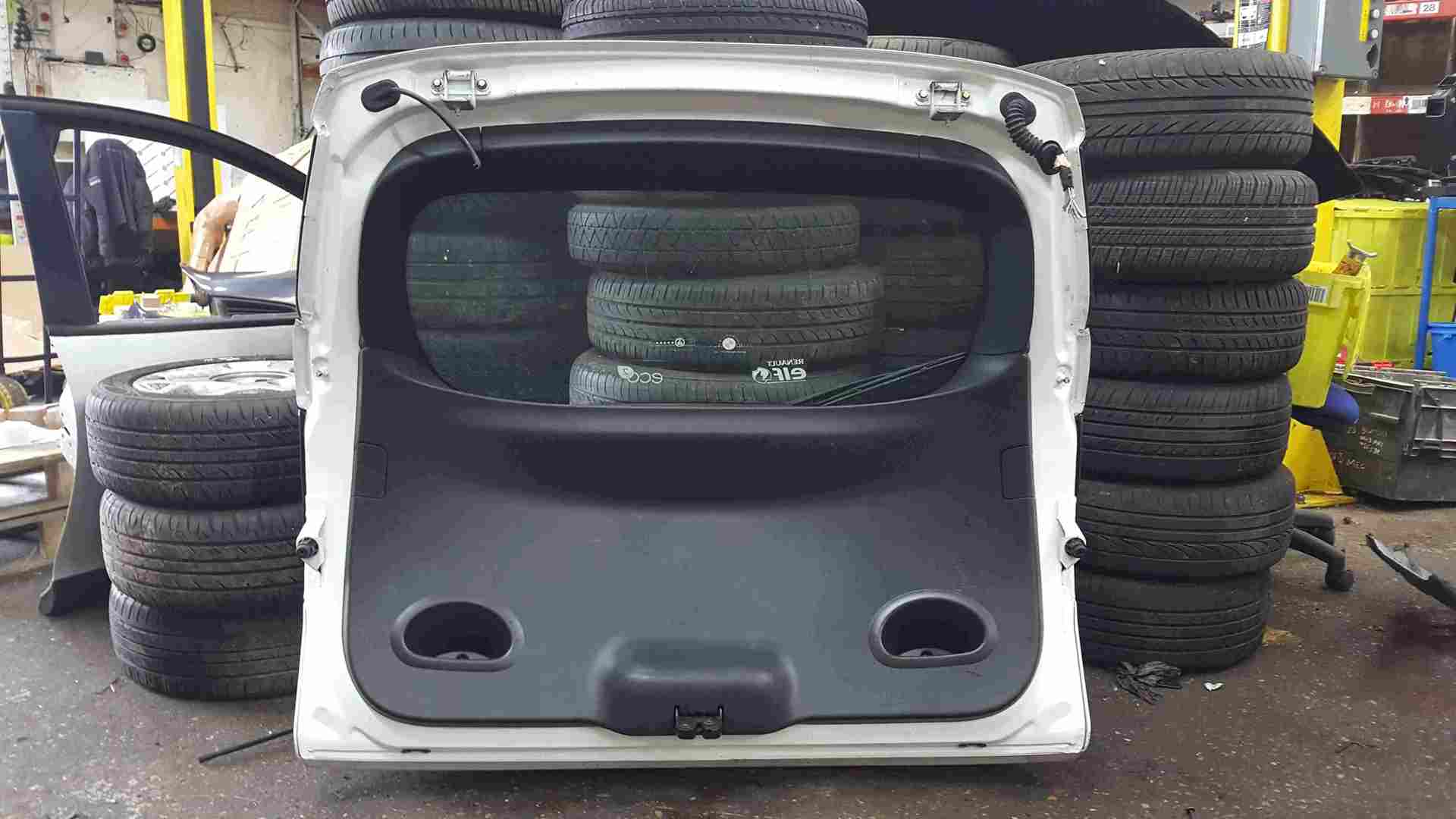 Thumb 3 Renault Megane Estate MK3 2008-2016 Rear Tailgate Boot White OV369