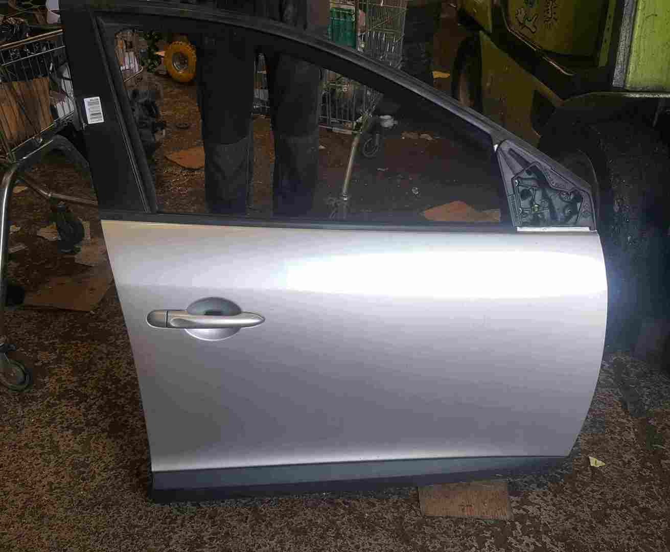 Thumb 3 Renault Megane Hatchback MK3 2008-2014 Drivers OSF Front Door Silver TED69