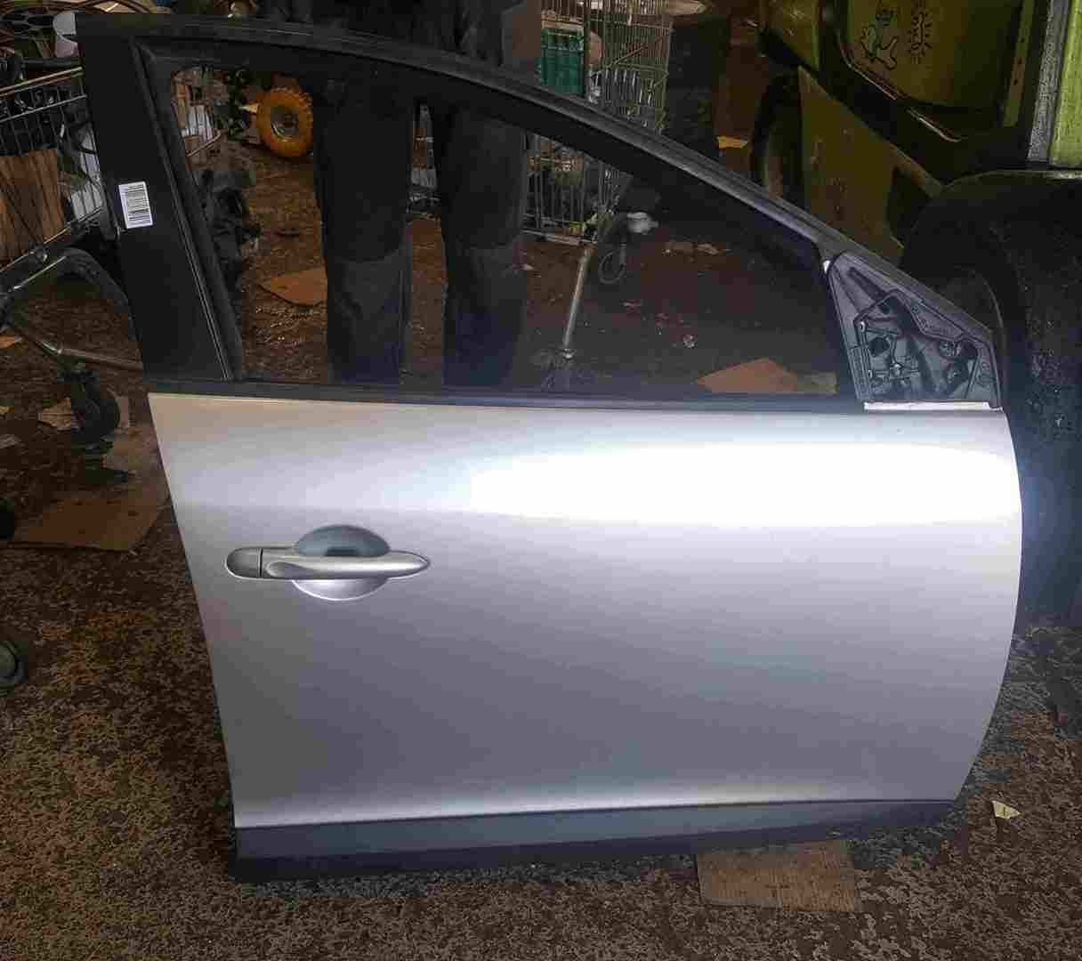 Renault Megane Hatchback MK3 2008-2014 Drivers OSF Front Door Silver TED69