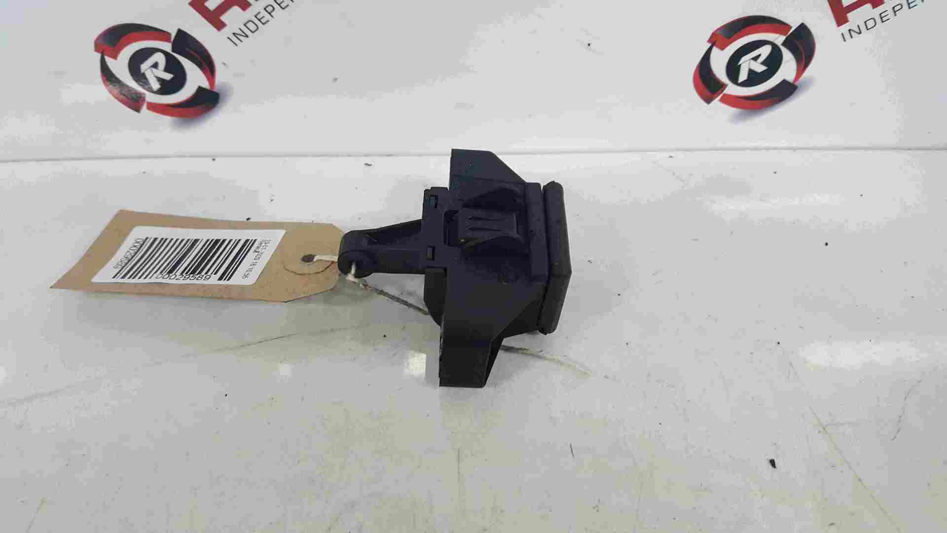 Thumb 2 Renault Megane MK1 1999-2002 Boot Lock Catch Mechanism