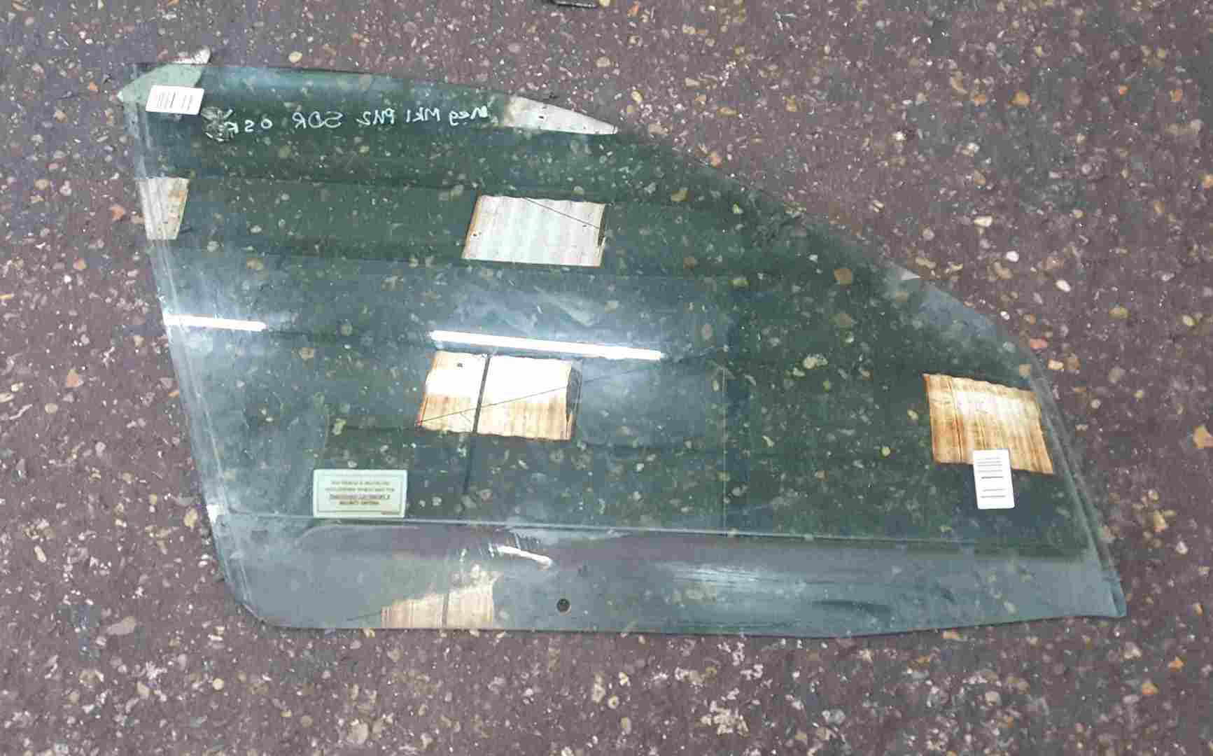 Thumb 2 Renault Megane MK1 1999-2002 Drivers OSF Front Window Glass 5dr