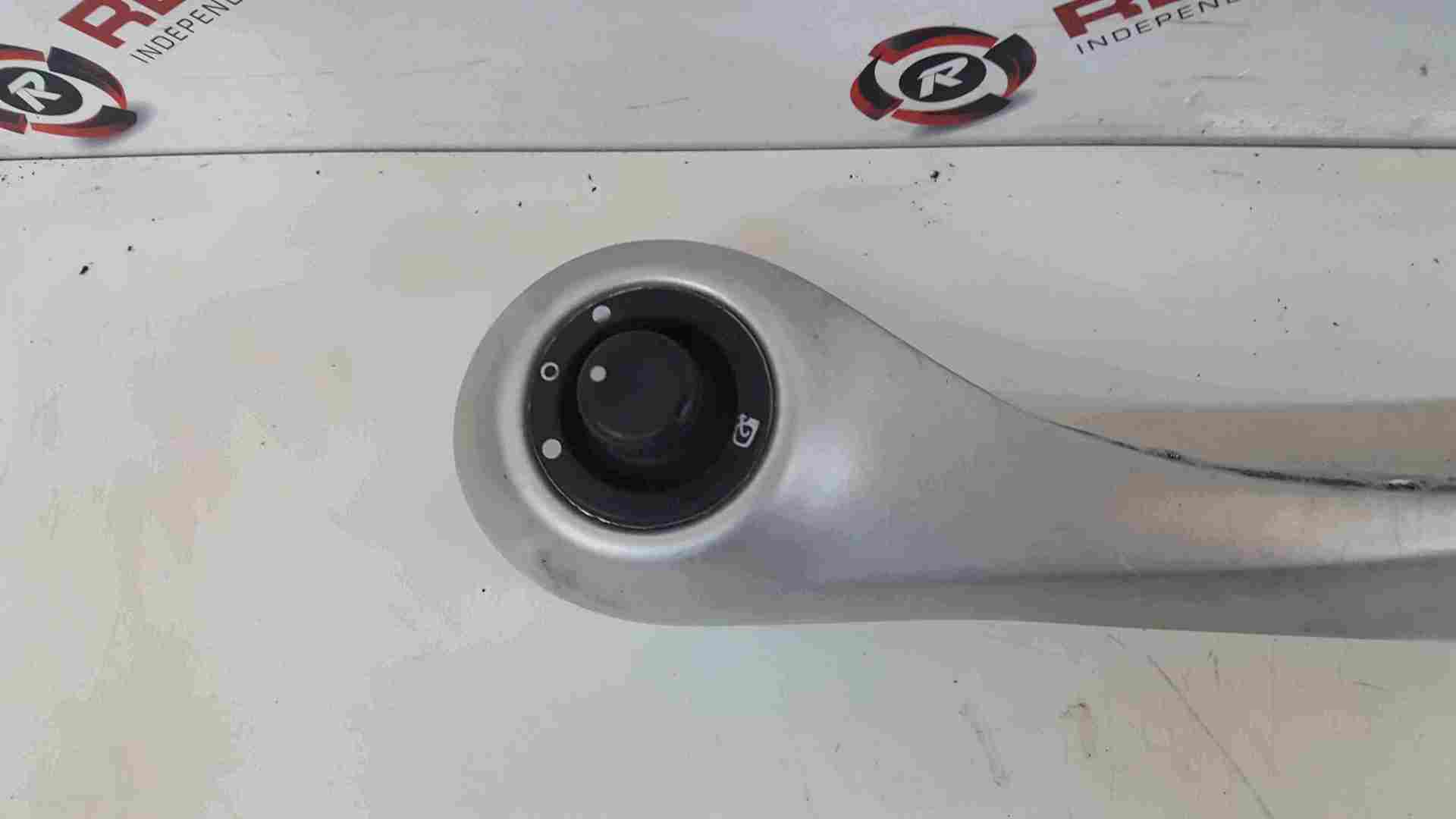Thumb 3 Renault Megane MK2 2002-2008 Drivers OS Grab Handle Silver Mirror Adjuster Fold