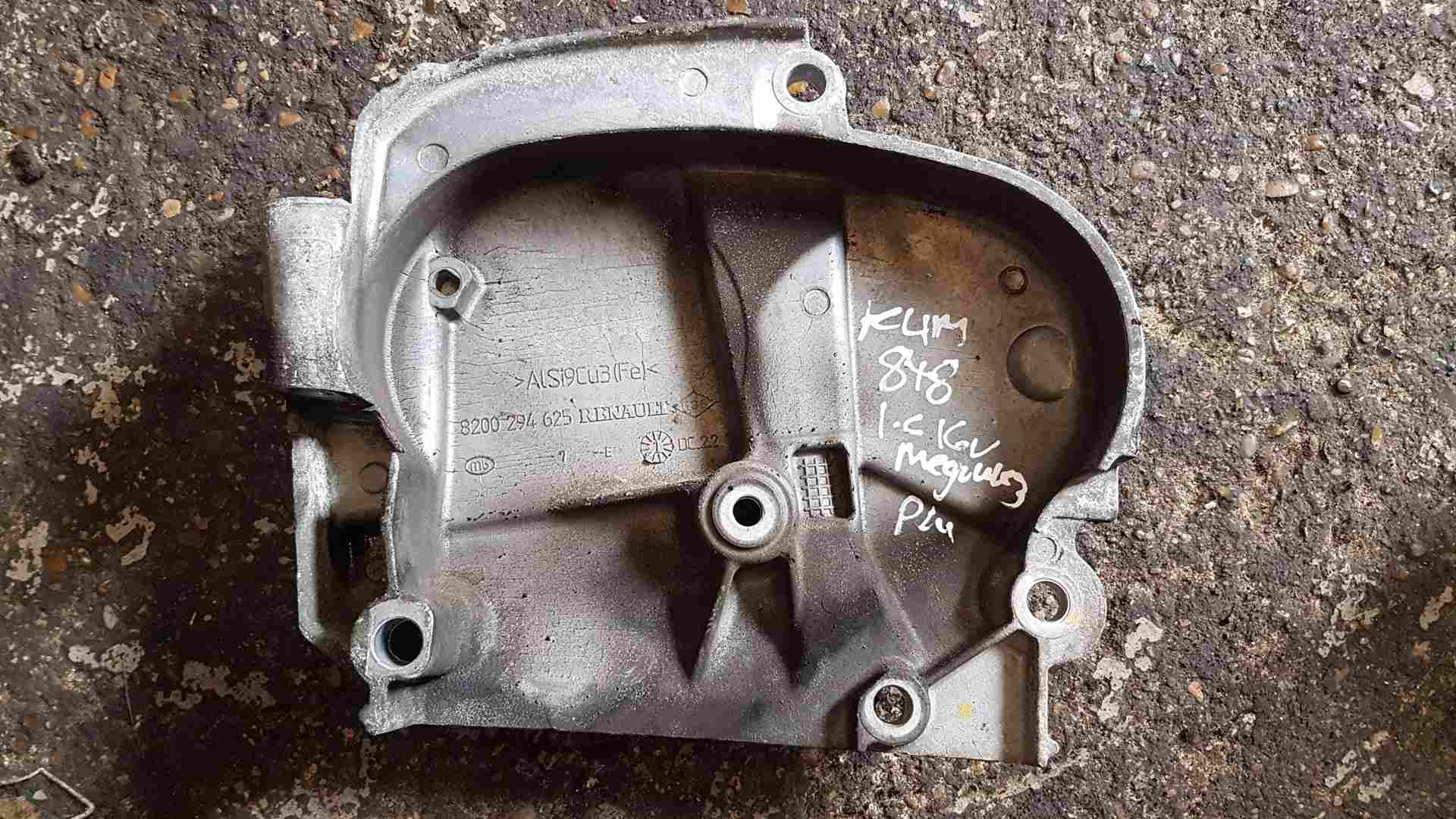 Thumb 2 Renault Megane MK3 2008-2010 230 CAM Belt Cover Engine Bracket 8200294625