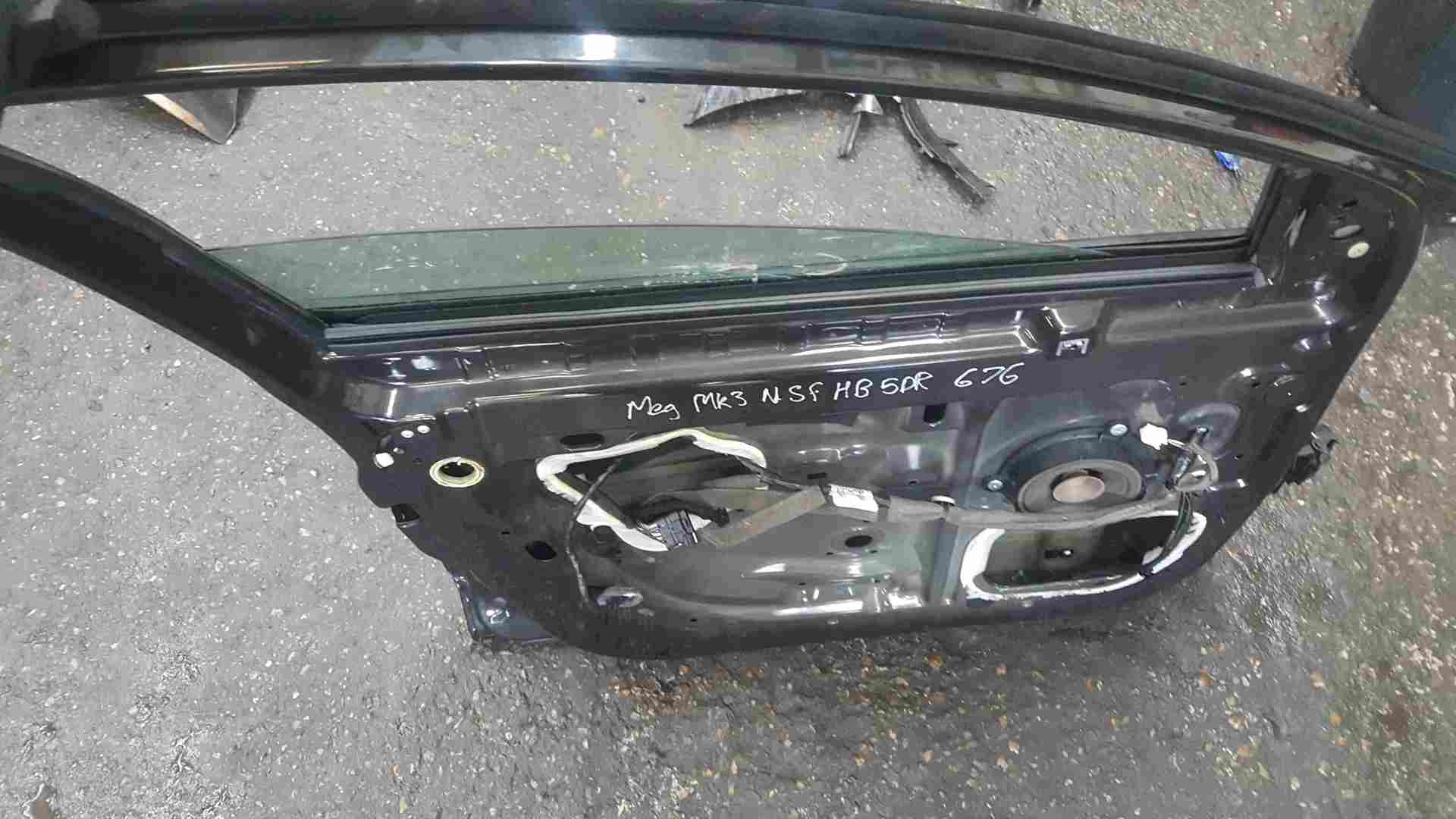 Renault Megane MK3 2008-2010 Passenger NSF Front Door Black 676 5dr