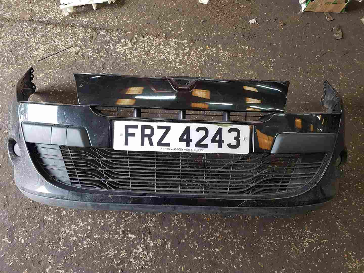Thumb 3 Renault Megane MK3 2008-2012 Front Bumper Black 676