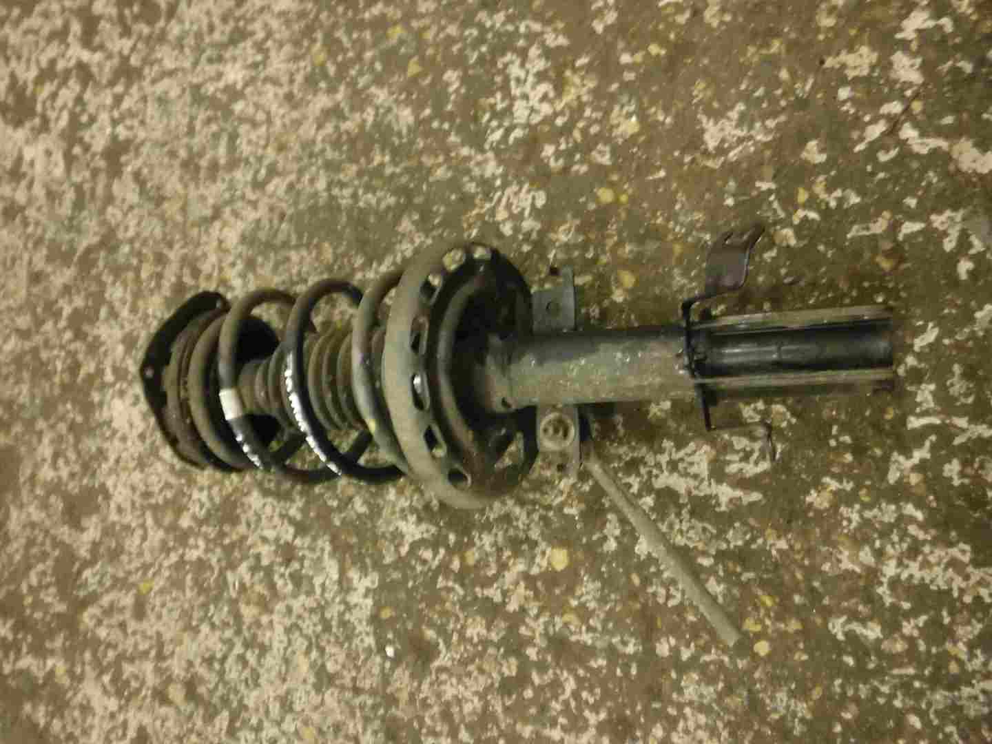 Renault Megane MK3 2008-2014 1.5 dCi Drivers OS Front Spring Suspension Leg