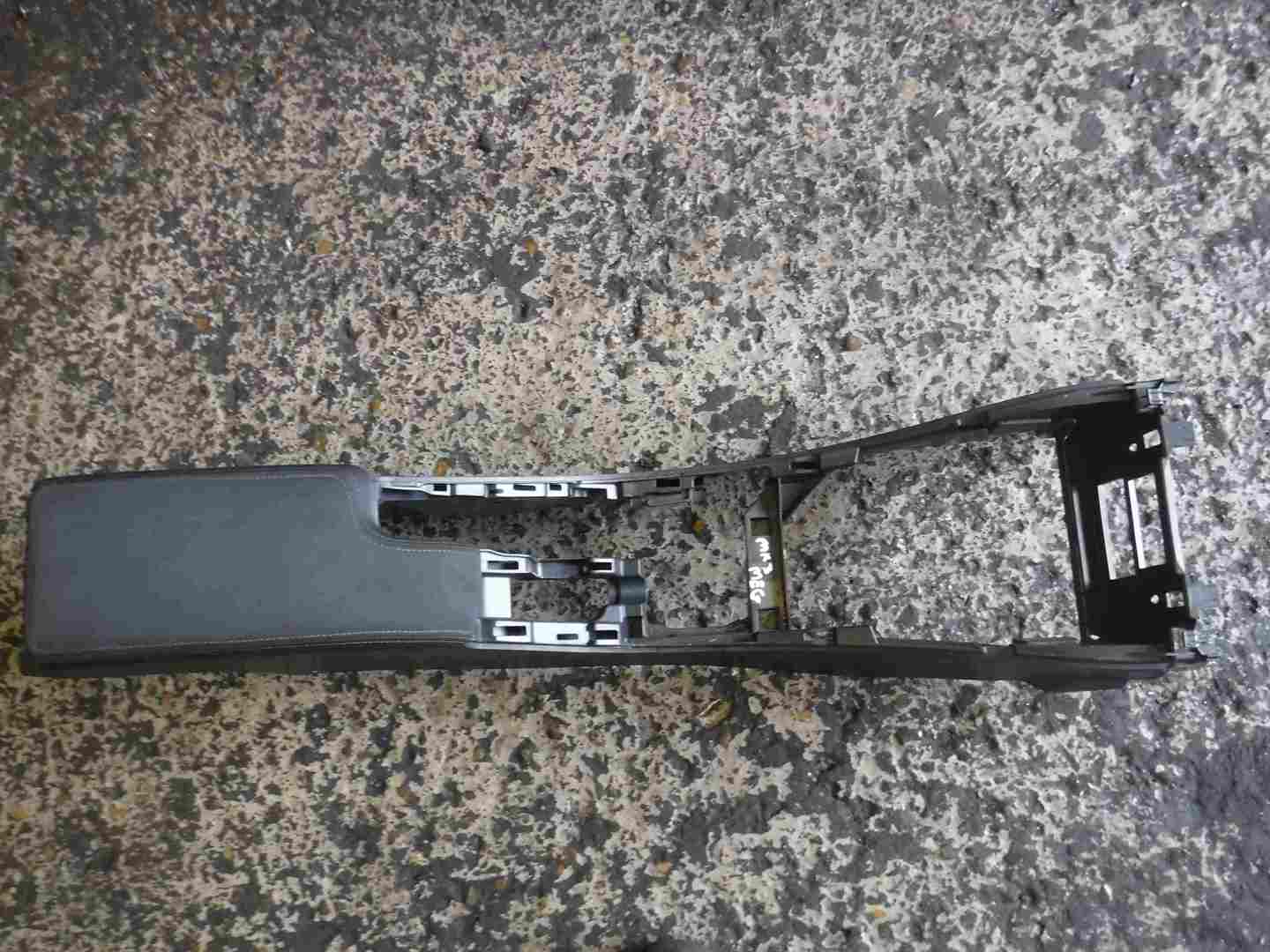 Renault Megane MK3 2008-2014 Centre Console Arm Rest 969100026R