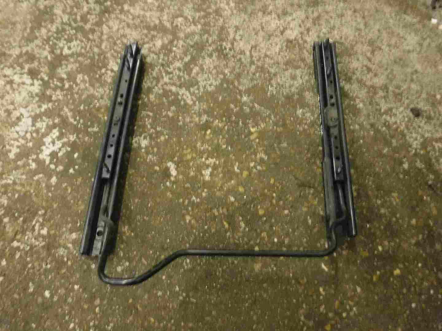 Renault Megane MK3 2008-2014 Drivers OSF Front Seat Runners 5DR