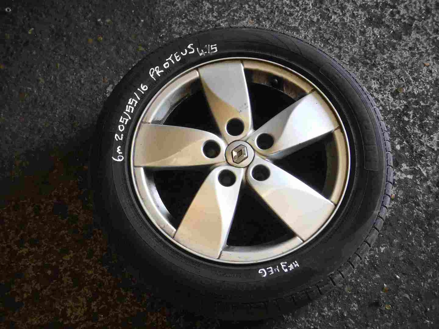 Renault Megane MK3 2008-2014 Proteus Alloy Wheel + Tyre 205 55 16 6mm Tread 4/5