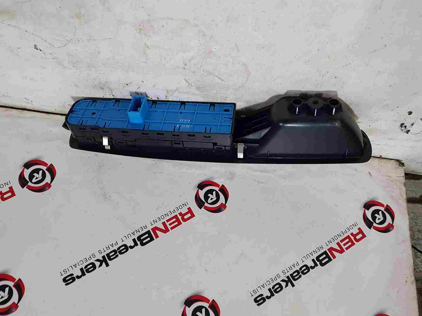 Thumb 4 Renault Megane MK3 2008-2016 Drivers OSF Front Electric Window Switch Controls