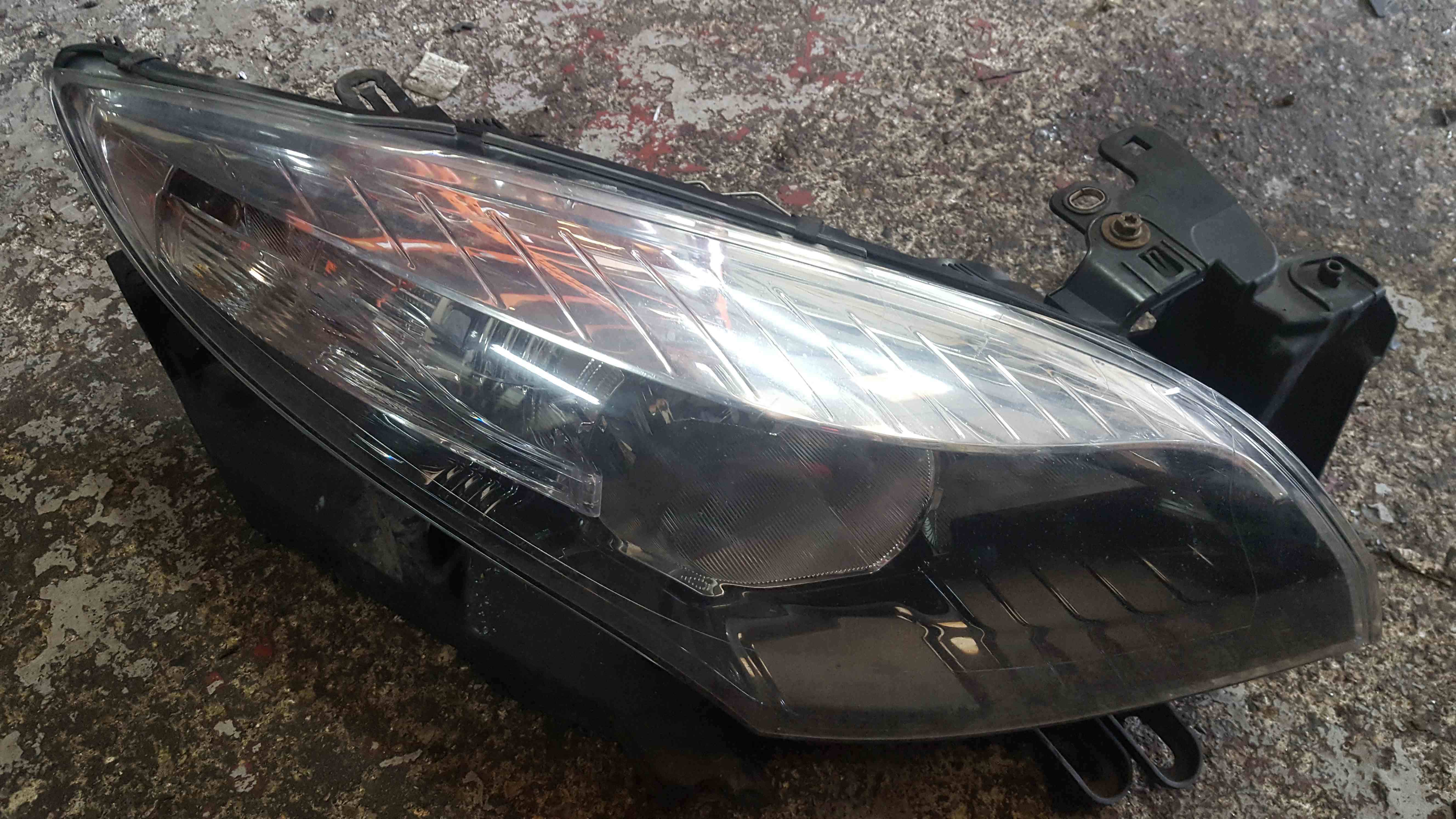 Renault Megane MK3 2012-2016 Drivers OSF Front Headlight FACELIFT 260107117R