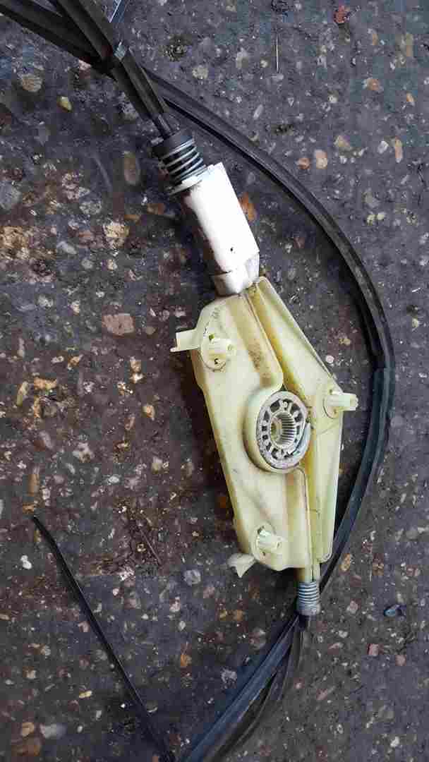 Renault Megane MK3 Convertible 2008-2014 Passenger NSF Front Window Regulator