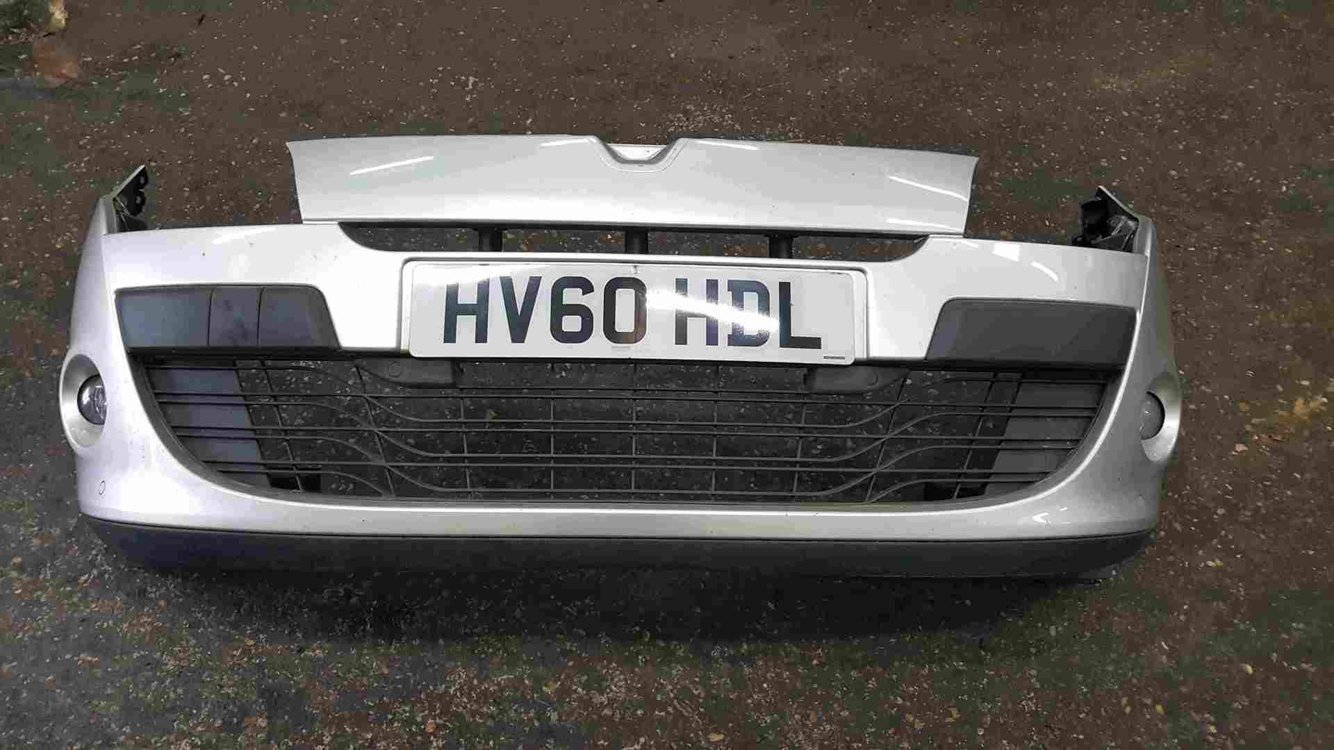 Thumb 3 Renault Megane MK3 Hatchback 2008-2012 Front Bumper Silver TED69