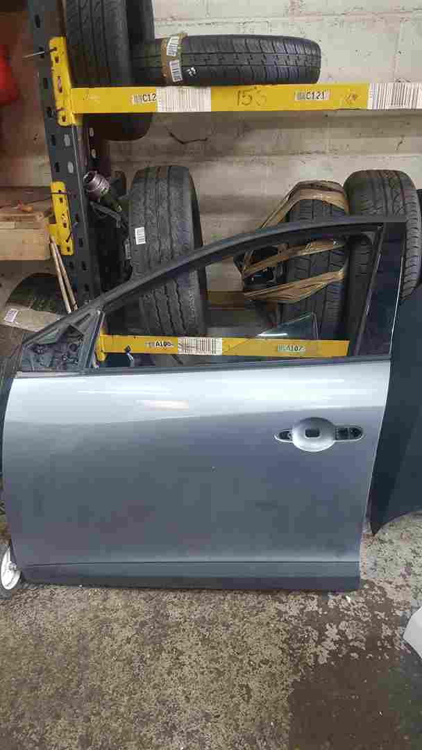 Thumb 3 Renault Megane MK3 Hatchback 2008-2014 Passenger NSF Front Door Grey Ternr 5Dr