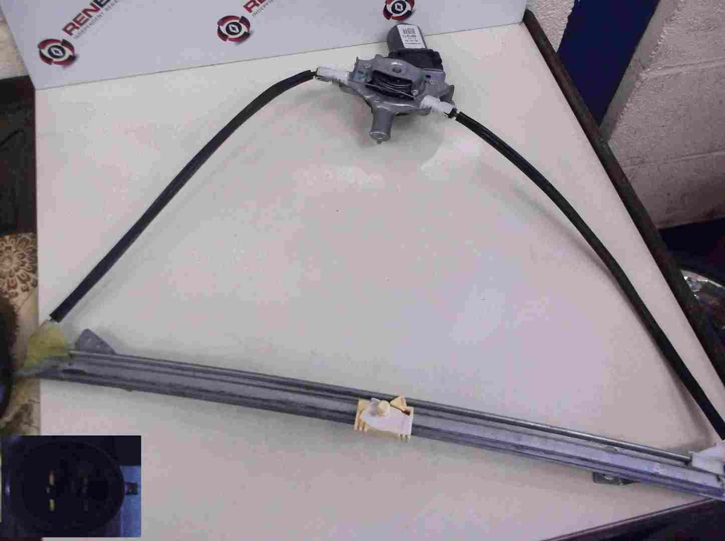 Renault Megane Scenic 1999-2003 Drivers OSF Front Window Regulator Electric