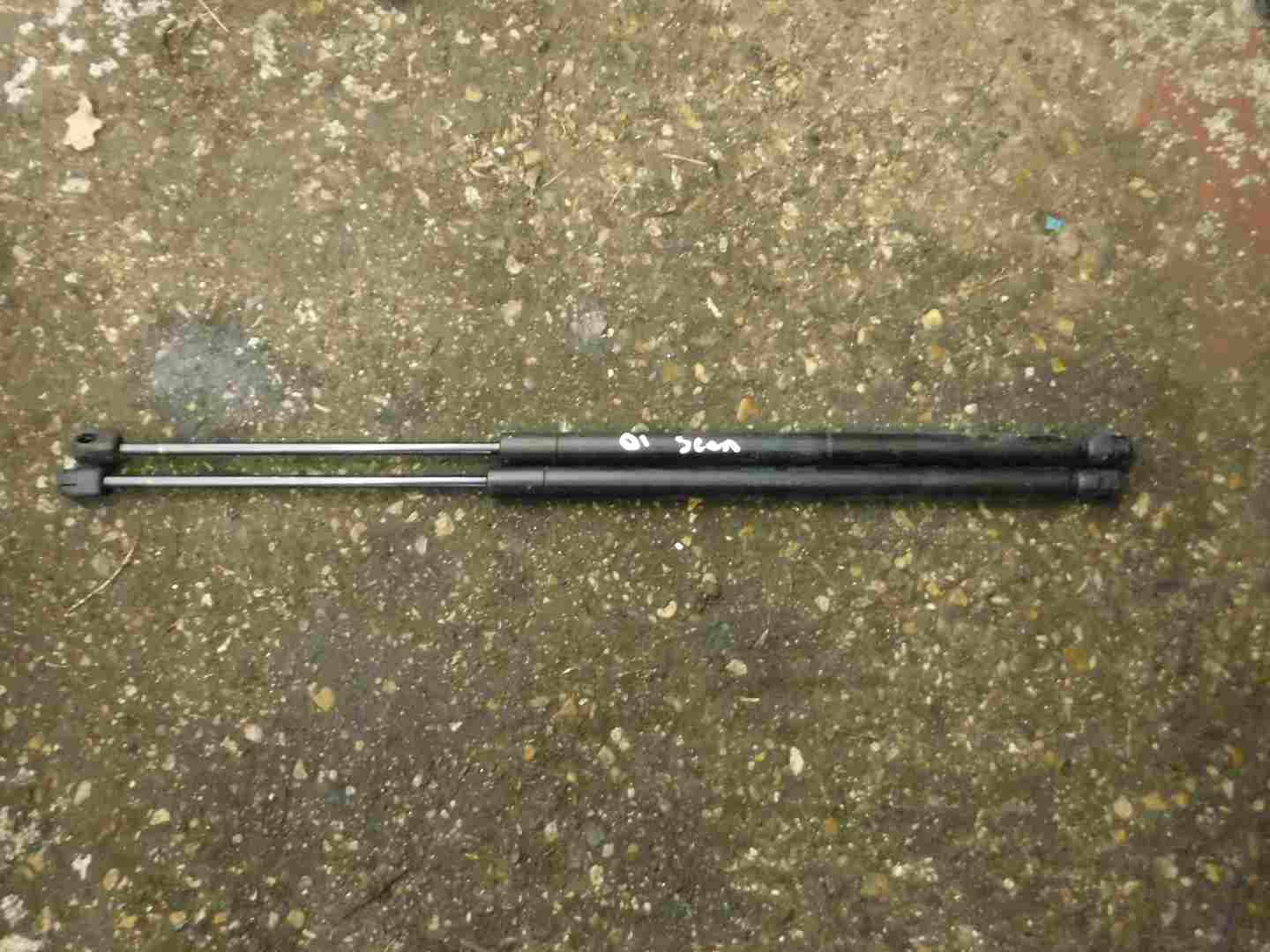 Renault Megane Scenic 1999-2003 Tailgate Boot Struts Lifters Gas 7700828454