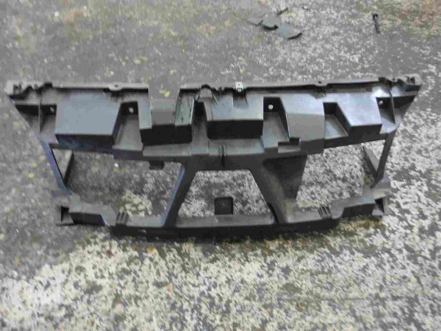 Renault Megane Scenic 2003-2009 Front Slam Panel Trim Reinforcement