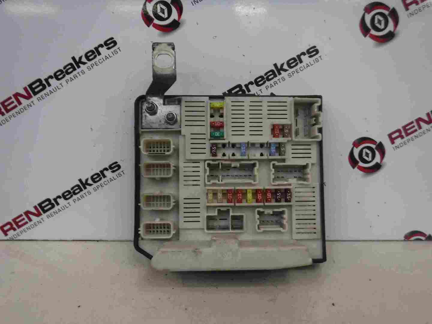 Renault Megane Scenic 2006-2009 Engine Bay UPC Unit Computer Fuse Box