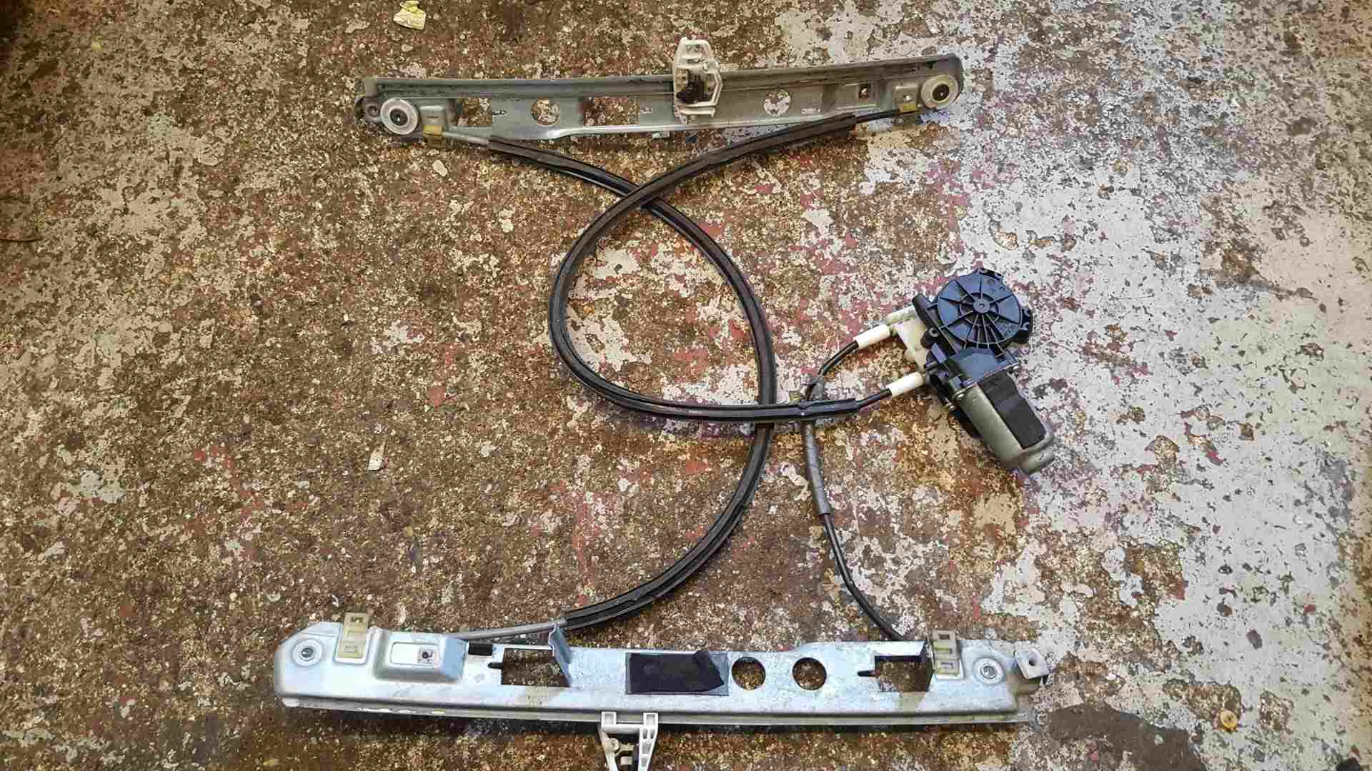 Thumb 2 Renault Megane Sport MK2 2002-2008 Drivers OSF Front Window Motor Regulator 3dr