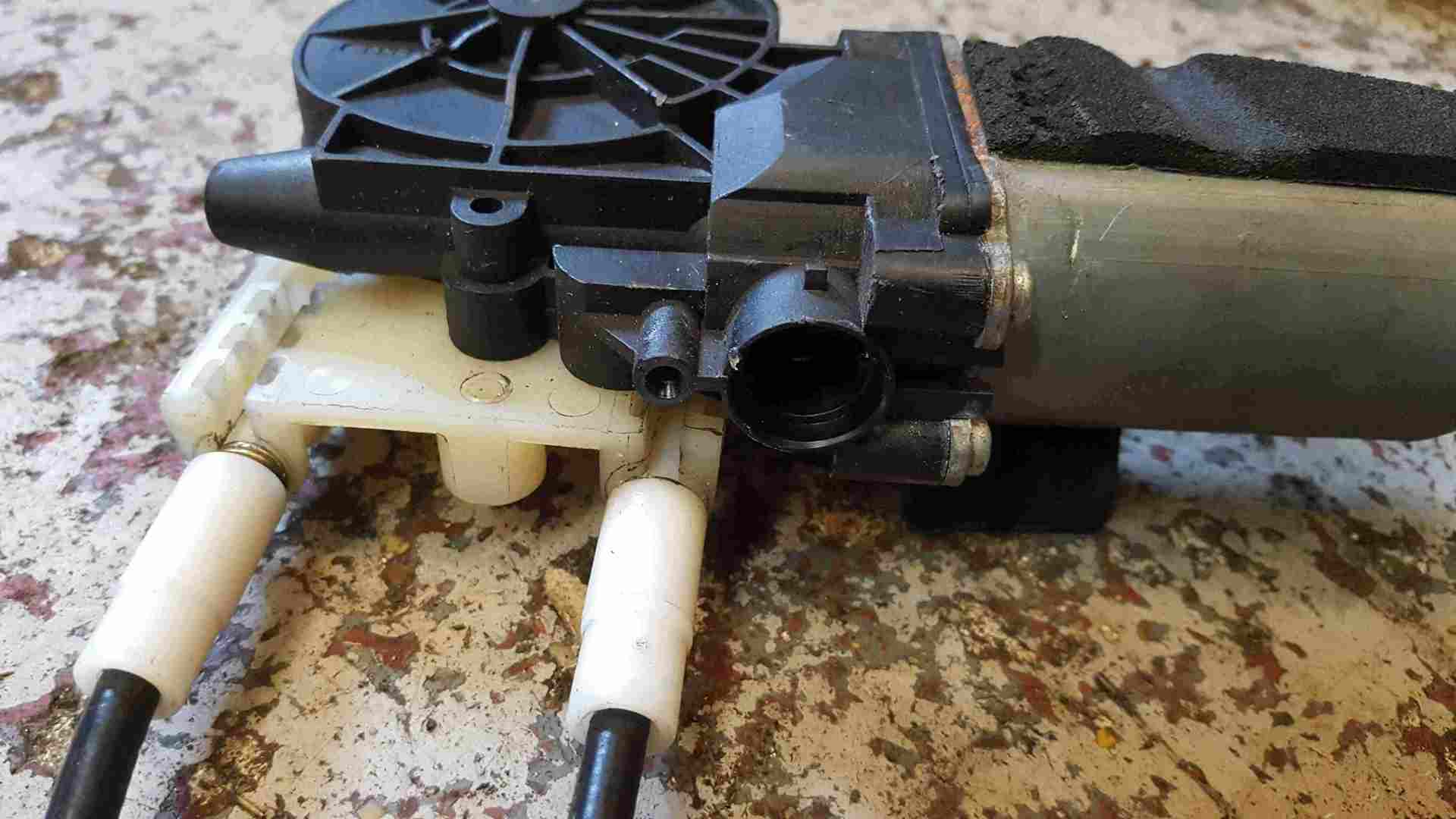 Renault Megane Sport MK2 2002-2008 Drivers OSF Front Window Motor Regulator 3dr