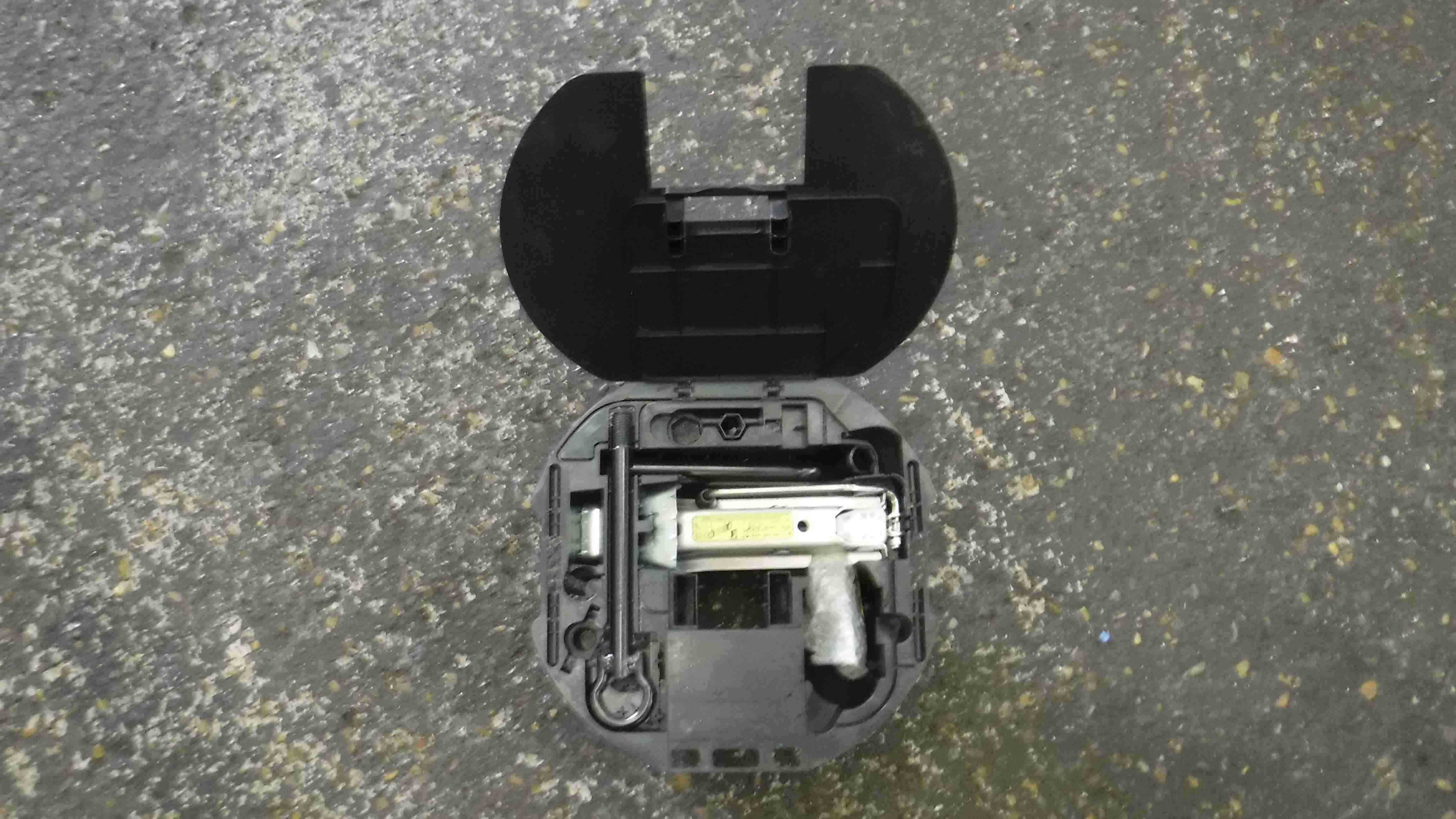 Renault Modus 2004-2008 Spare Wheel Jack Set 8200341459 8200225839