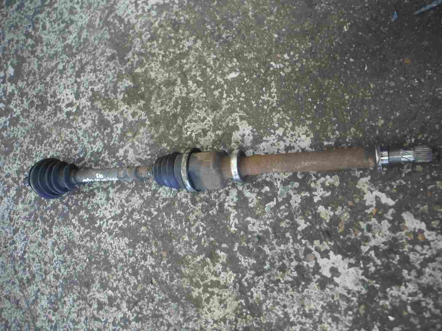 Renault Scenic 2003-2009 1.4 16v Drivers OSF Front Driveshaft 8200376095