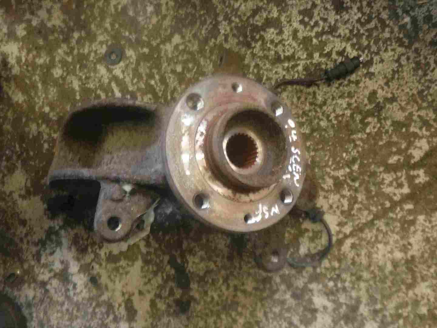 Renault Scenic 2003-2009 1.9 dCi Passenger NSF Front Wheel Hub + ABS Sensor