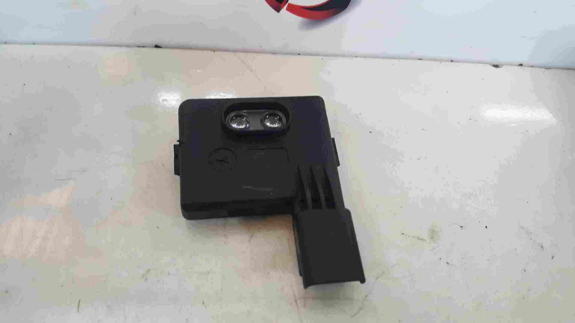Thumb 2 Renault Scenic 2003-2009 Drivers OSF Front Keyless Entry Handle Sensor