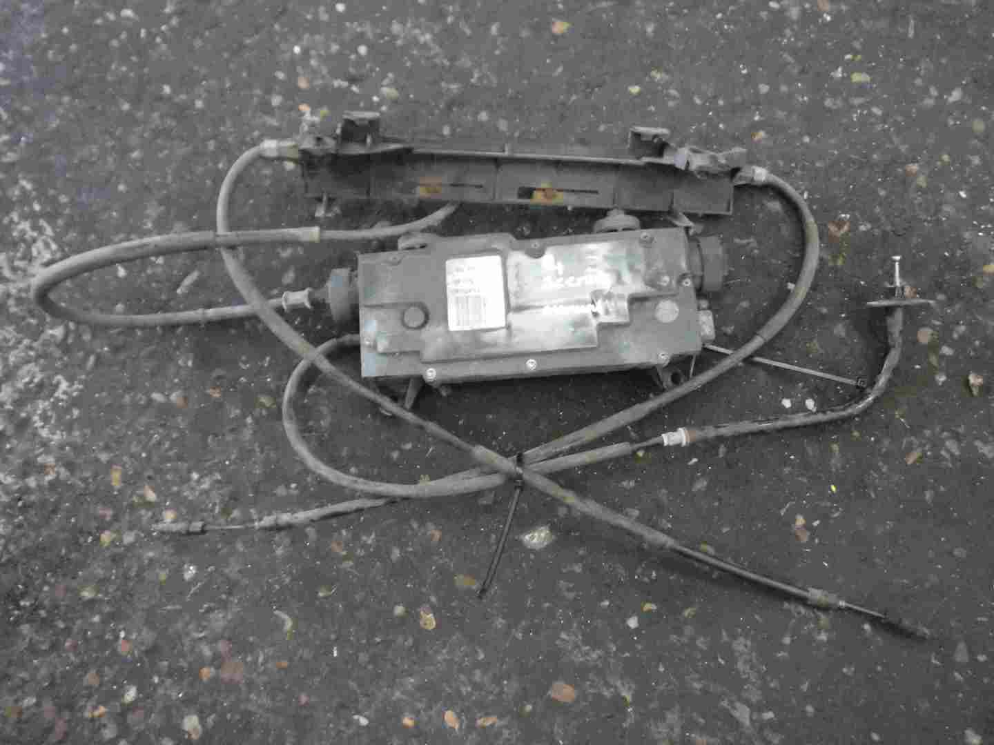 Renault Scenic 2003-2009 Electronic Handbrake Motor  Cables 8200396849
