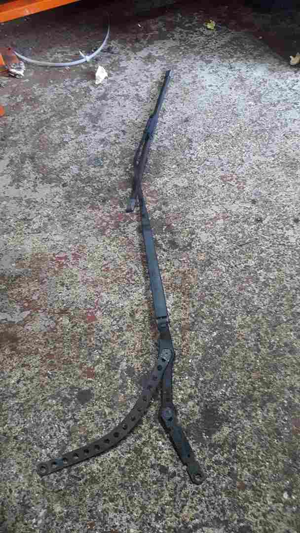 Thumb 2 Renault Scenic MK2 2003-2009 Drivers OSF Wiper Arm No Covers