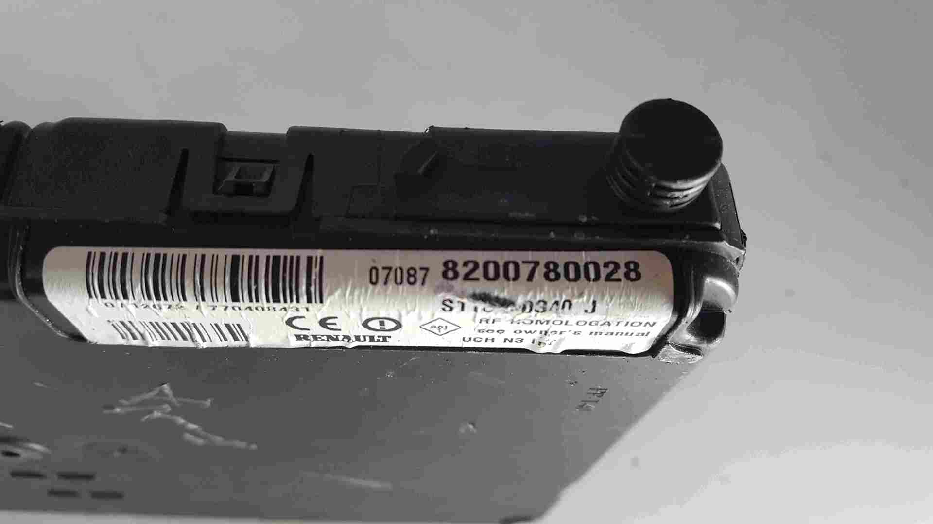 Thumb 2 Renault Scenic + Megane MK2 2003-2009 UCH BCM Fuse Box 8200780028