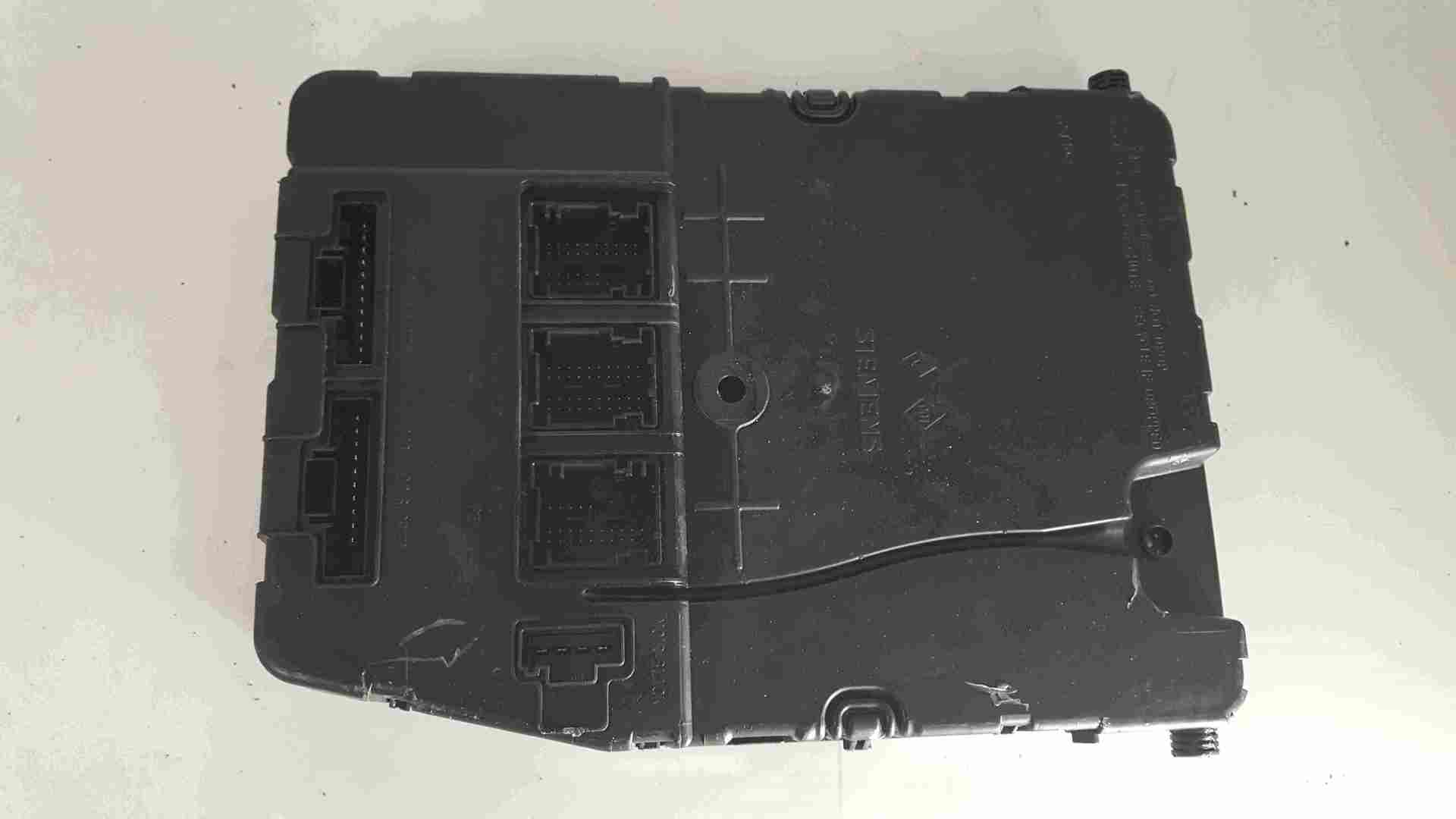 Renault Scenic + Megane MK2 2003-2009 UCH BCM Fuse Box 8200780028
