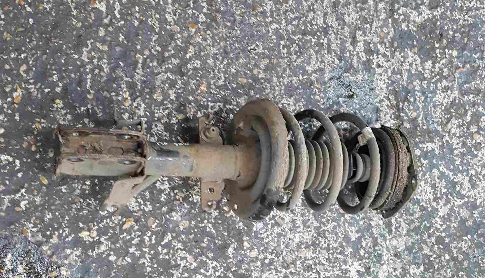 Thumb 4 Renault Scenic MK3 2009-2013 1.9 DCi Drivers OSF Front Spring Suspension Leg