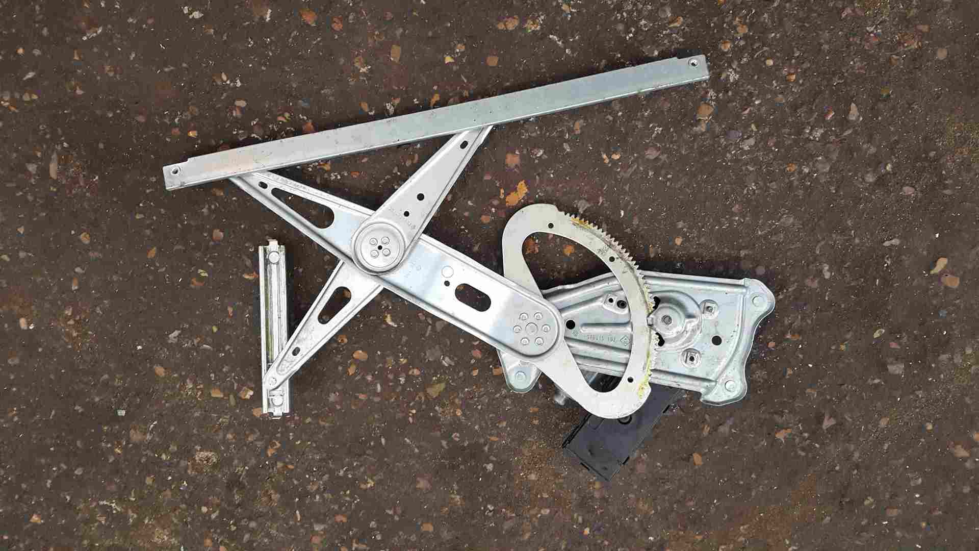 Renault Scenic MK3 2009-2013 Drivers OSF Front Window Motor + Regulator